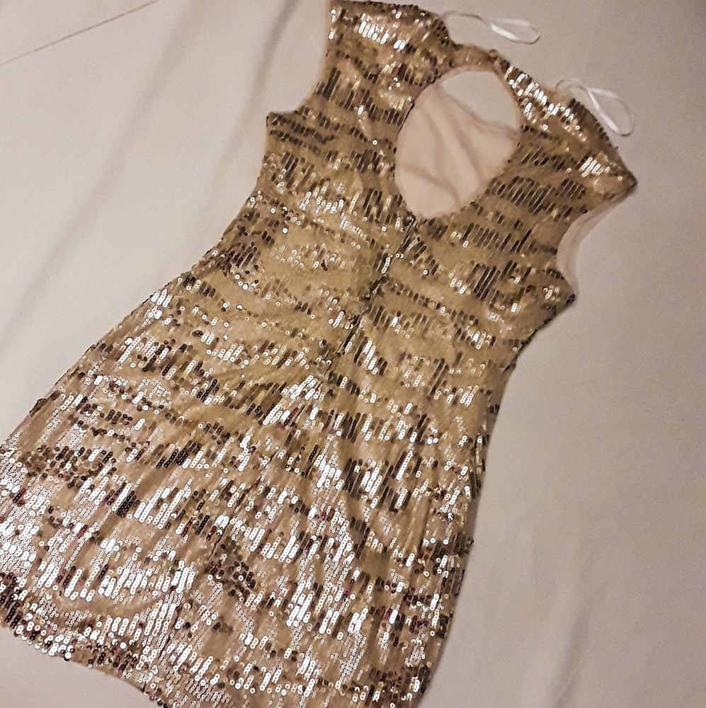 short gold dress - Picture 2 of 2